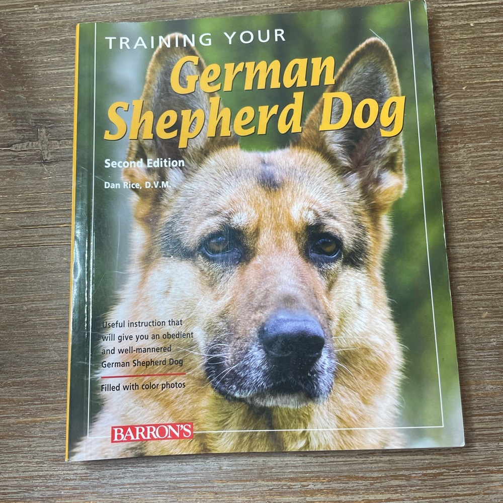 Training Your German Shepherd Dog (Training Your Dog) - Paperback
